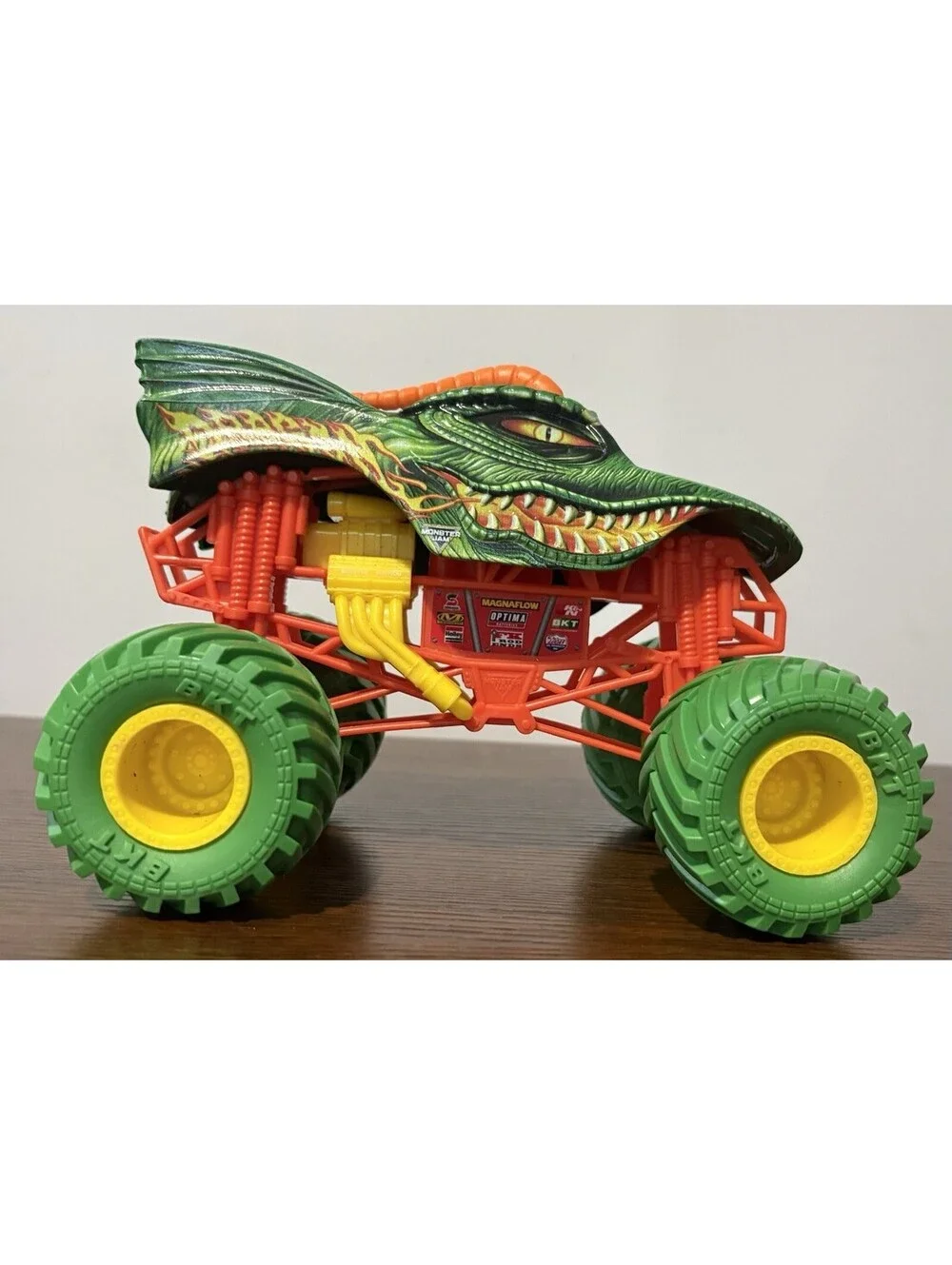 Monster Jam Official Dragon Monster Truck 1:24 Scale Green Orange Yellow